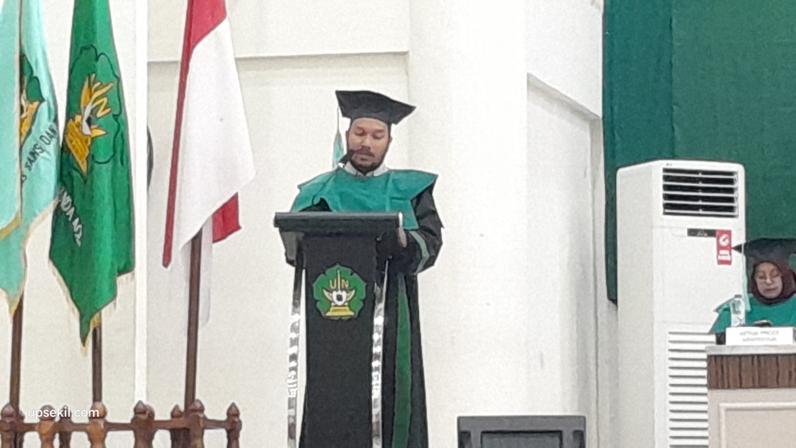 Angkat Isu Penataan Ruang Pasca-Bencana, Dosen Arsitektur FST UIN Ar-Raniry Sampaikan Orasi Ilmiah di Yudisium III